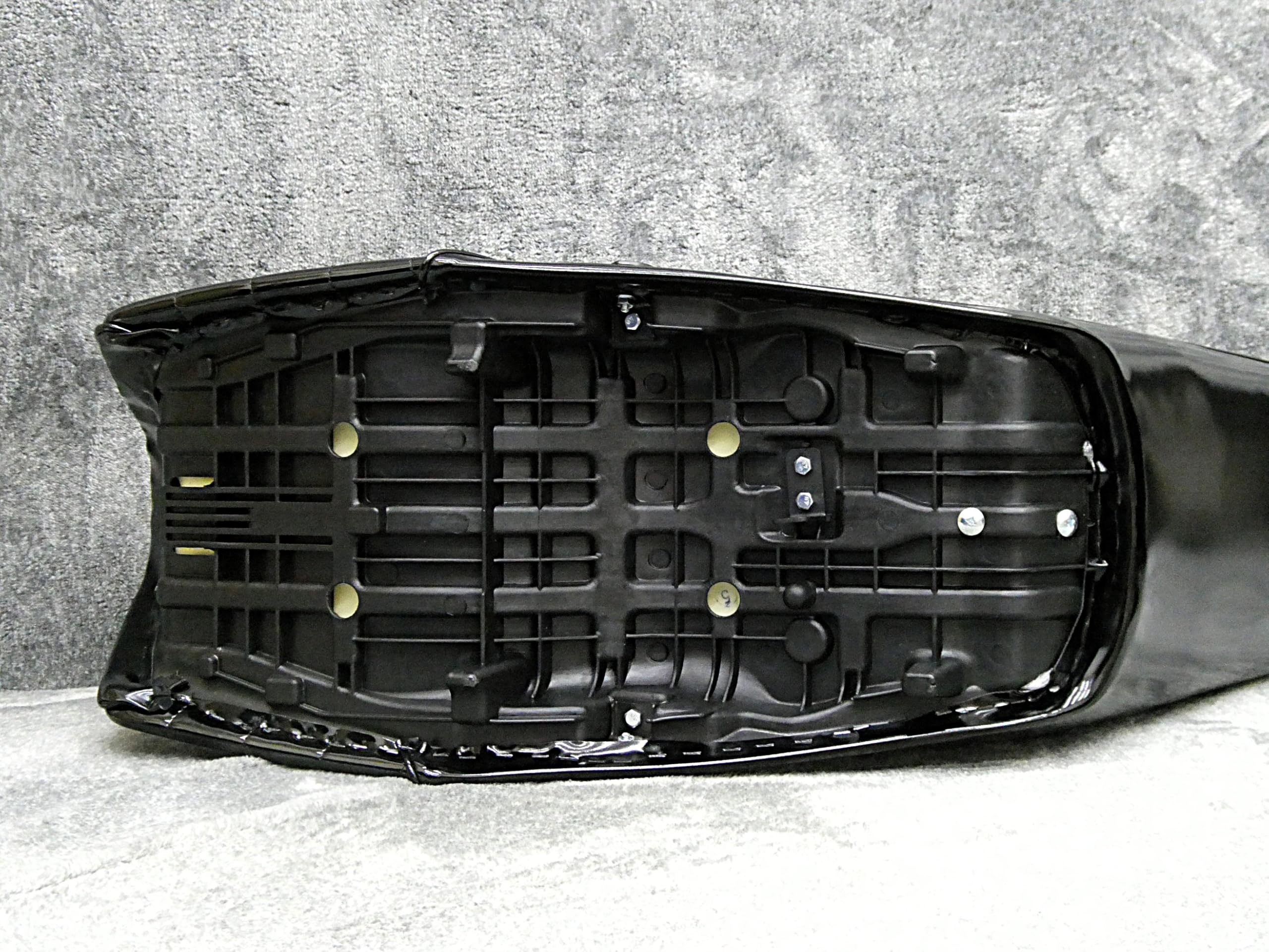 Amazon | XJR400前期4HM 黒エナ40cm 三段シート/ブラック 補強入り